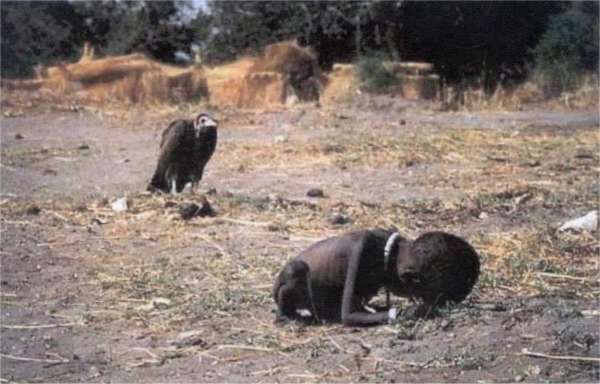Fotos_que_cambiaron_a_el_mundo_Nino_hambriento_y_buitre